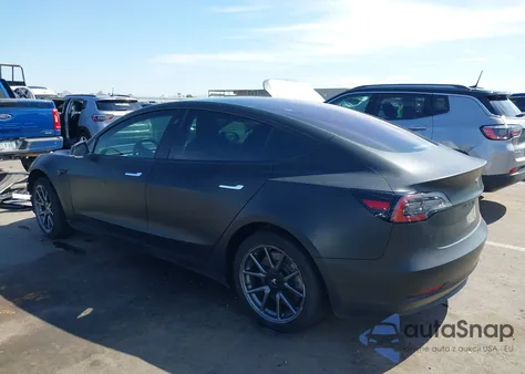2018 Tesla Model 3 Long Range/Mid Range из США, поврежденный, VIN 5YJ3E1EA4JF021040